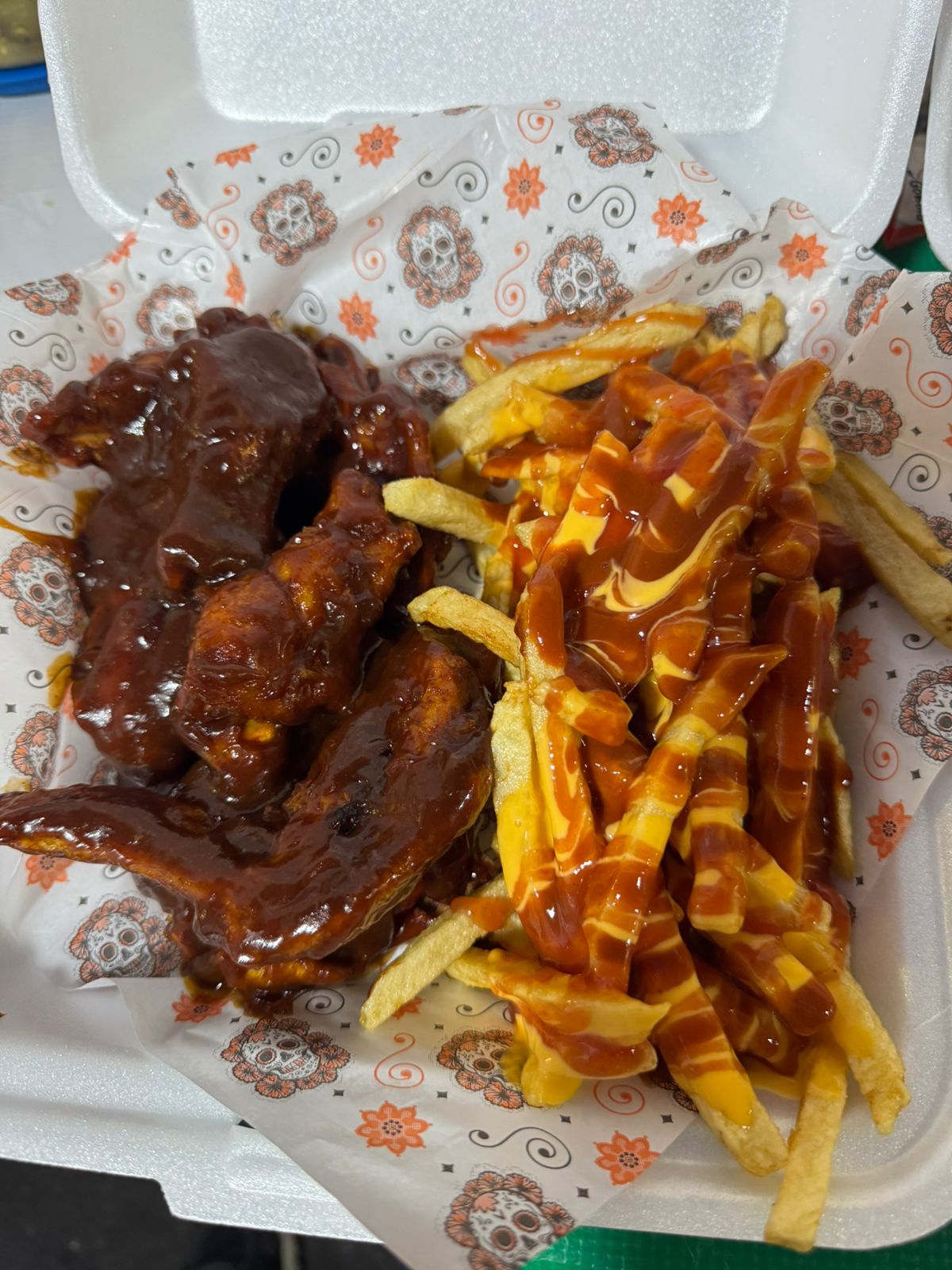 Alitas con Papas